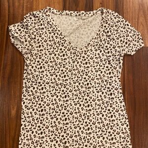 J. Crew Cheetah Cream V-neck Short Sleeve T-Shirt sz XS